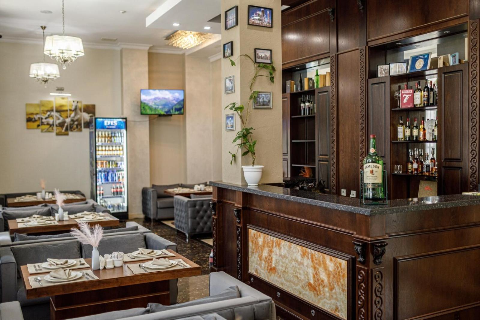 Park Hotel Al Bustan Simkent Kültér fotó