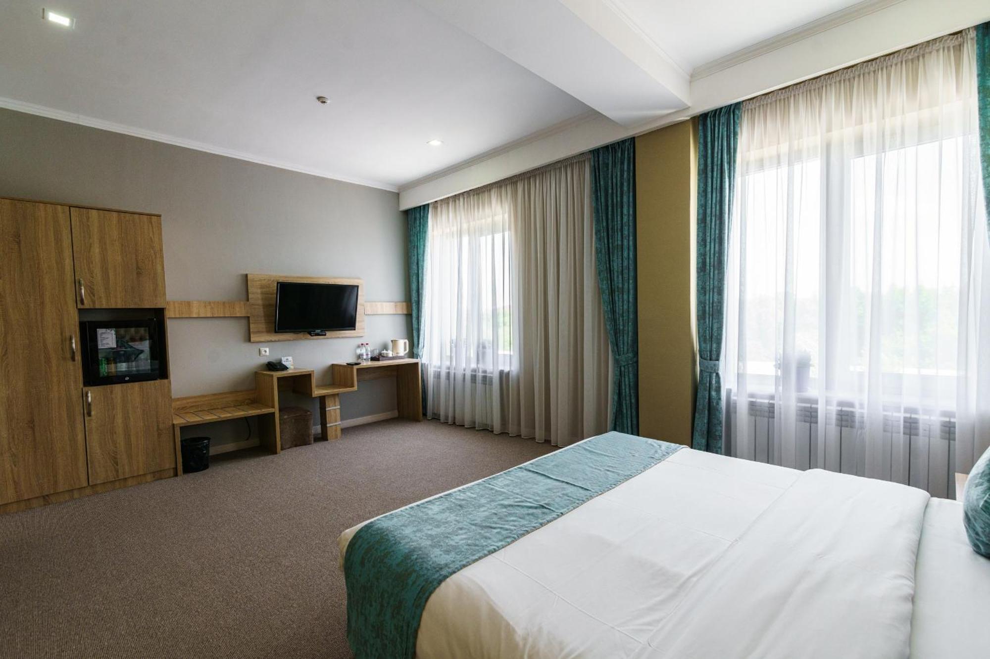 Park Hotel Al Bustan Simkent Kültér fotó