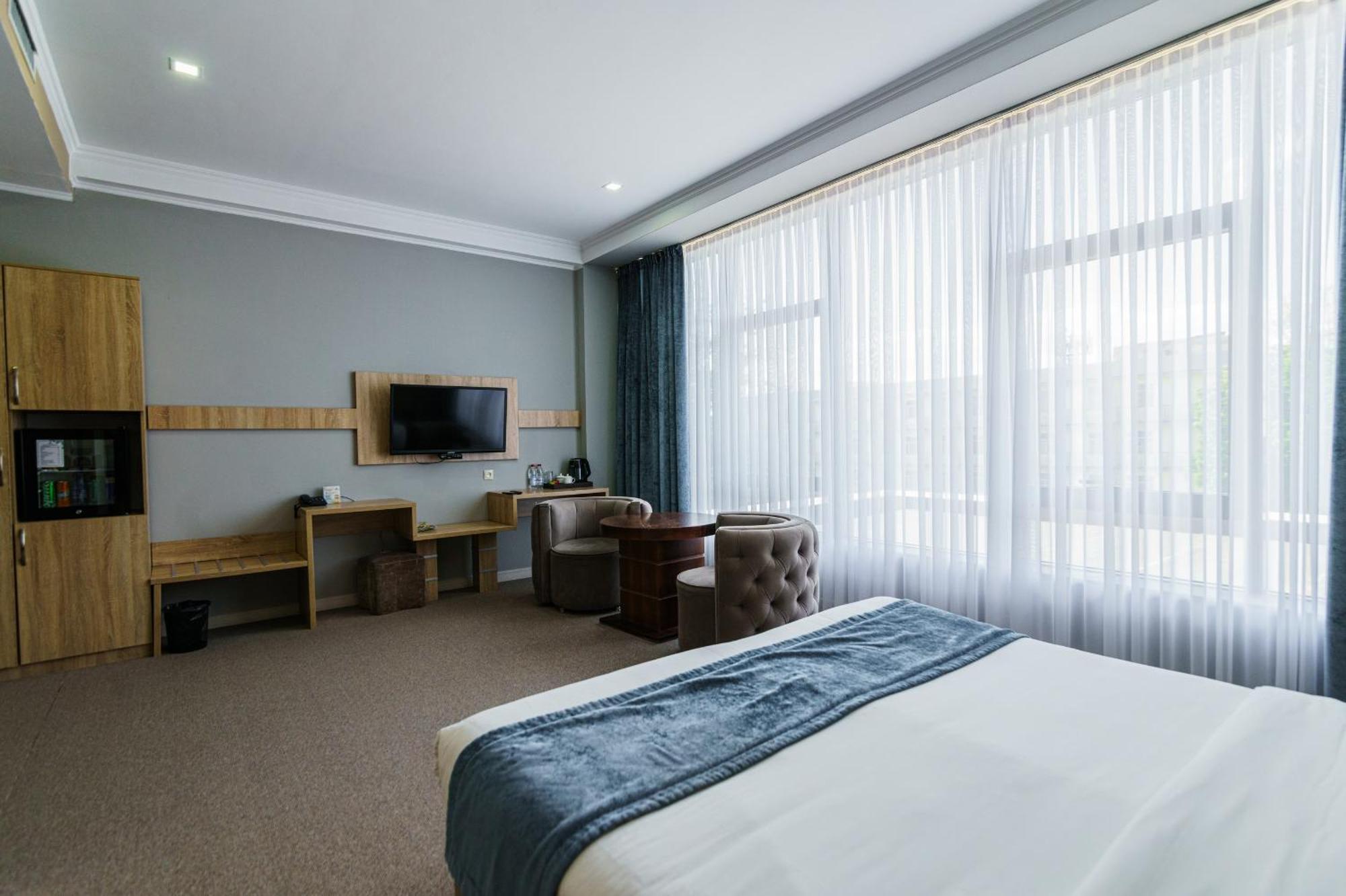 Park Hotel Al Bustan Simkent Kültér fotó